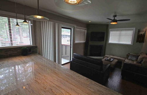 Lakeside Park Maison | Gondola Lodge Main Upper House avec terrasse et barbecue privé