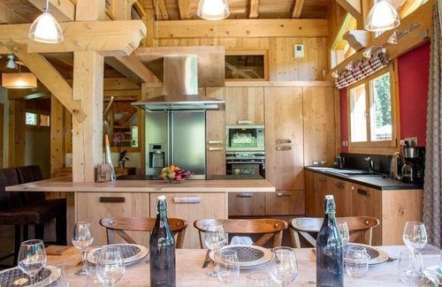 Les Prodains Chalet De Ski | This chalet is a 4 bedroom(s), 2.5 bathrooms, located in Morzine, Auvergne-Rhône-Alpes.