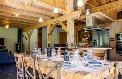 Les Prodains Chalet De Ski | This chalet is a 4 bedroom(s), 2.5 bathrooms, located in Morzine, Auvergne-Rhône-Alpes.