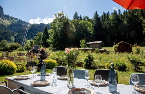 Les Prodains Chalet De Ski | This chalet is a 4 bedroom(s), 2.5 bathrooms, located in Morzine, Auvergne-Rhône-Alpes.