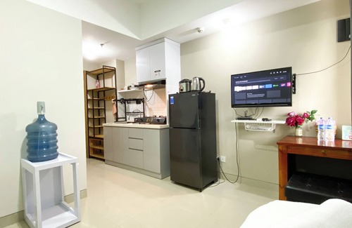 Duren Sawit Appartement | Good And Homey Studio At Gateway Park Lrt City Bekasi Apartment