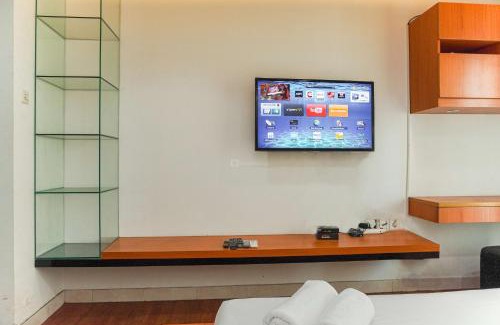 Kampung Bali Appartement | Good Deal and Comfortable 1BR The Boulevard Apartment By Travelio