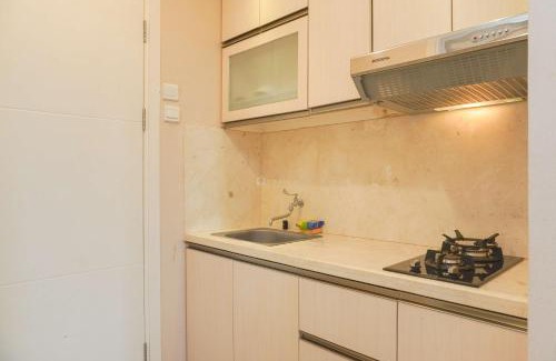 Cipulir Appartement | Good Deal and Restful Studio Kebayoran Icon Apartment By Travelio