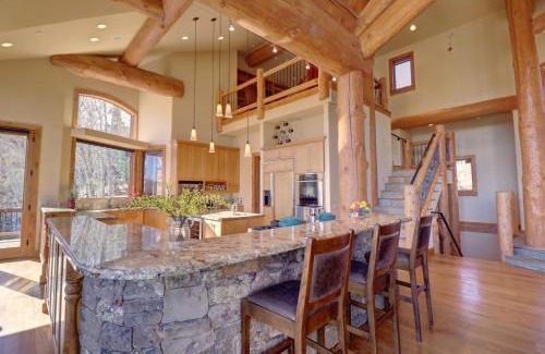 Three Peaks Maison | Good Elevations on Two Cabins Drive home