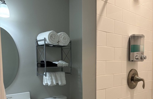 Seabrook Maison | Good Luck Home- FULL HOME 28 Min from DC