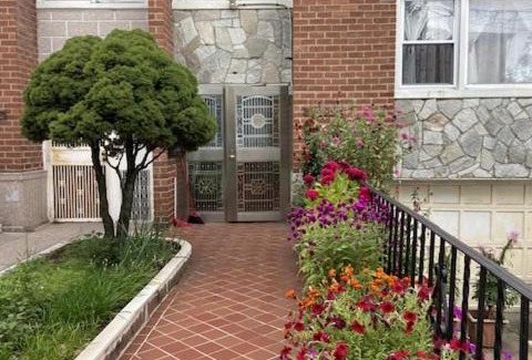 East Flushing Maison | Good side