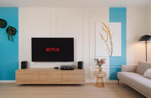 Prague 13 Appartement | Good Vibe Studio near Metro - Garage, Air-Conditioning, Vinyl player