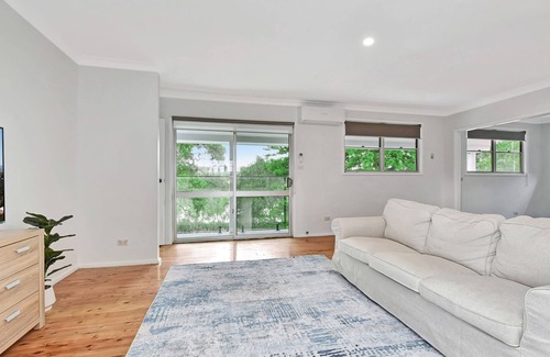 Booragul Maison | Good Vibes Bayside - Lake Foreshore with Private Pool