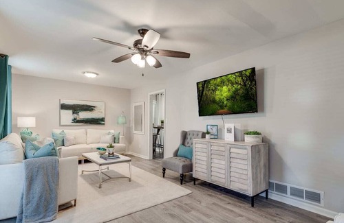 Austell Maison | "GoodKarma Rentals"-Stunning Home in Austell! Newly Updated. Best location.Very