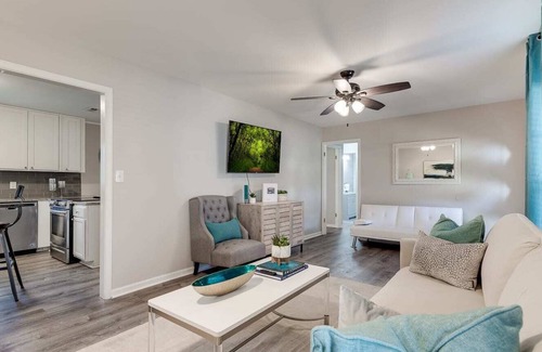 Austell Maison | "GoodKarma Rentals"-Stunning Home in Austell! Newly Updated. Best location.Very