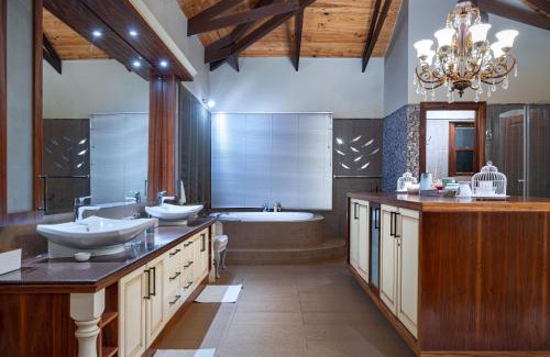 Marken Cabine | Goodwood Lodge