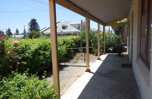 Goolwa Maison | Goolwa Cottage 11 Hutchinson - BYO Linen - Pet Friendly
