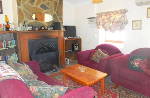 Goolwa Maison | Goolwa Cottage 11 Hutchinson - BYO Linen - Pet Friendly