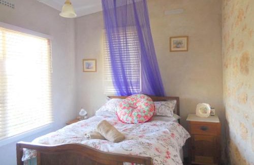 Goolwa Maison | Goolwa Cottage 11 Hutchinson - BYO Linen - Pet Friendly