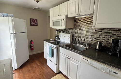 West End Appartement | Goose Pond Two less than 1 mile from ASV, Immaculate 2nd floor apartment