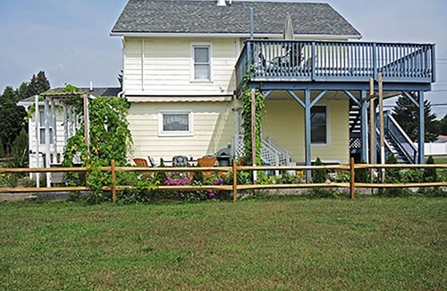 West End Appartement | Goose Pond Two less than 1 mile from ASV, Immaculate 2nd floor apartment