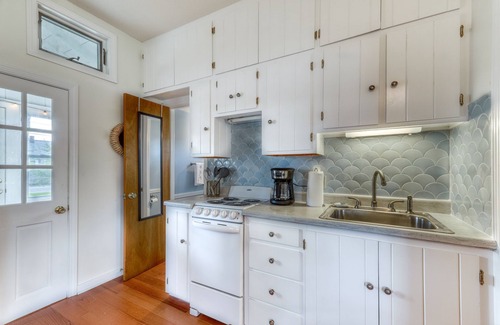 Kennebunkport Maison | Goose Rocks Beach Cottage! Steps to beach!