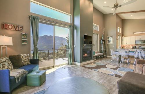 Carson Maison | Gorge Retreat - Modern Carson Home with Mtn Views!