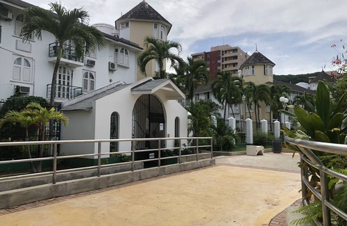 Ocho Rios Copropriété | Gorgeous 1 Bed on the Beach in Prime Location Ocho Rios