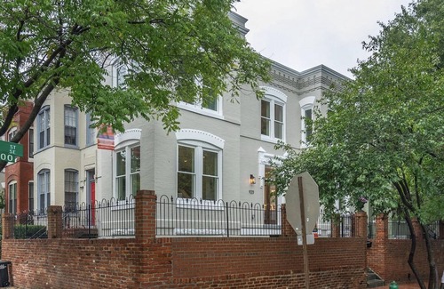 Capitol Hill Maison | Gorgeous 1BR apt/Capitol Hill/Eastern Market Entire rental unit in Washington