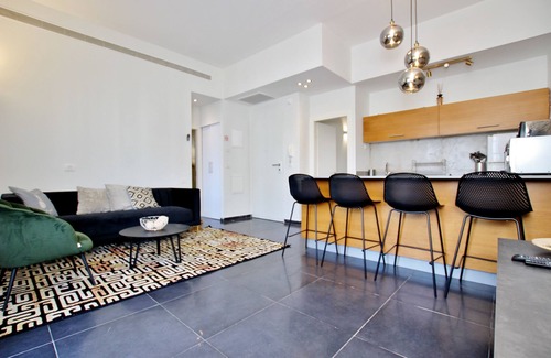 Old North Appartement | MAGNIFIQUE APPARTEMENT DE 2 CHAMBRES AVEC BALCON SOLEIL & VUE MER DANS UN EMPLACEMENT TOP!