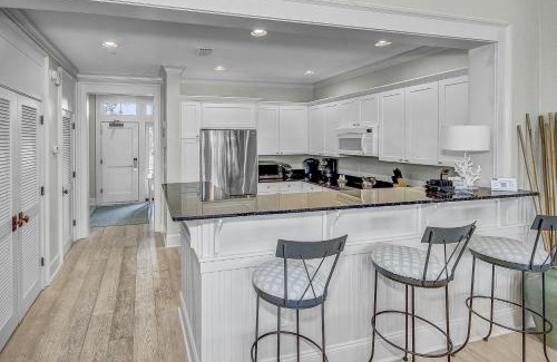 Beach District Appartement | Gorgeous 2BR WaterColor Condo 6 WaterColor Blvd #203 Steps to Beach Club condo