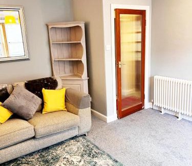 Dunbar Appartement | Gorgeous 3 bedroom Dunbar Serviced Apartment
