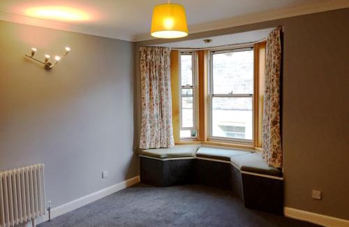 Dunbar Appartement | Gorgeous 3 bedroom Dunbar Serviced Apartment