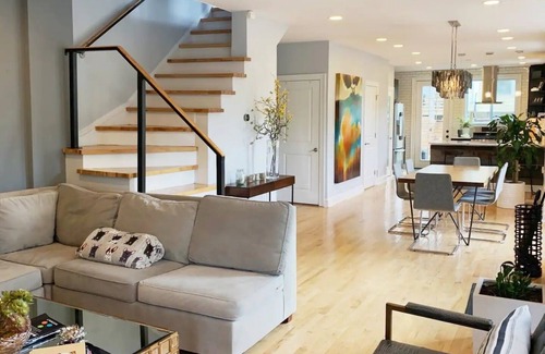 Brightwood Park Maison | Superbe maison coloniale avec une oasis de jardin