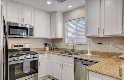 Enterprise Maison | Relaxing Home Near Las Vegas Strip & Raiders Stadium w/ King Ideal for Long Stay