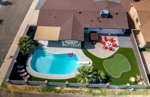 North Mountain Maison | Gorgeous 4-bed home with Golf, Pool, & Hot Tub!
