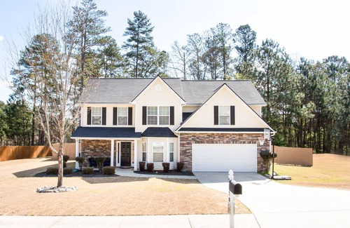 Conyers Maison | Gorgeous 4 Bedroom Home