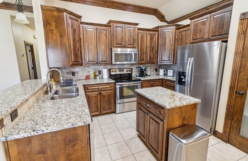 Abilene Maison | Gorgeous 4br Dakota Springs Home 3 Bedroom Home