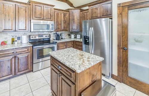 Abilene Maison | Gorgeous 4br Dakota Springs Home 3 Bedroom Home