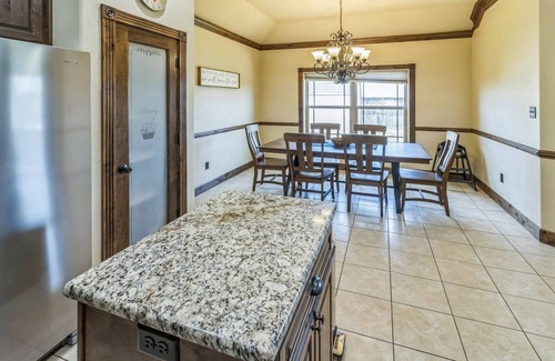Abilene Maison | Gorgeous 4br Dakota Springs Home 3 Bedroom Home