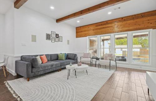 Denton Maison | Gorgeous 4BR Holiday Home with Huge Yard, Pool & Hot Tub