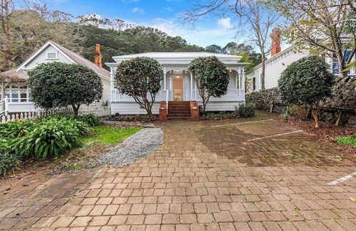 Mount Eden Maison | Gorgeous 4BR Mt Eden Retreat Villa