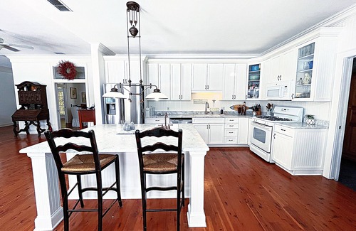 Killearn Lakes Maison | Idéal pour les grands groupes, les familles, très privé. Piscine, foyer, 3 suites privées