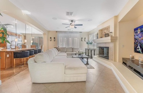 Calico Ridge Maison | Gorgeous 5 bedroom 4 1.2 bath home located in golf and guard gate community.