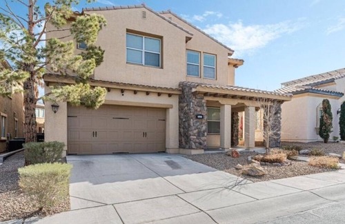 Calico Ridge Maison | Gorgeous 5 bedroom 4 1.2 bath home located in golf and guard gate community.