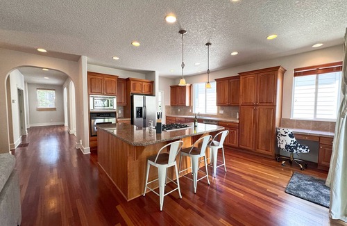 Bethany Maison | Gorgeous 5 Bedroom Home w/King beds, 2 Gig ultra fast internet!