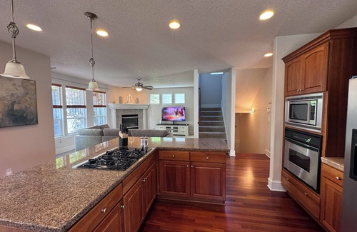 Bethany Maison | Gorgeous 5 Bedroom Home w/King beds, 2 Gig ultra fast internet!