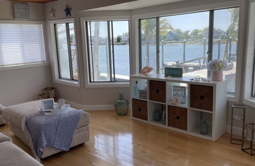 Freeport Maison | Gorgeous 5 bedroom Waterfront-10 mins from beach!
