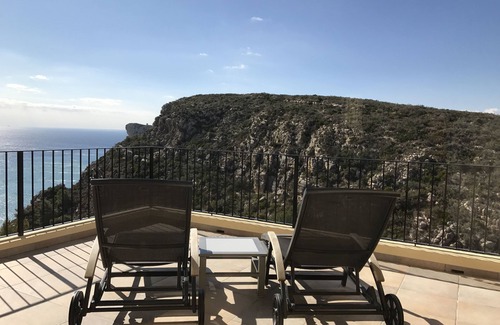 Cumbre del Sol Villa | Belle villa luxueuse, face à la mer, vue montagne et piscine privée chauffée.