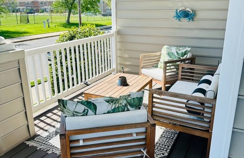 North End Copropriété | Gorgeous 5BR 3BA home, close to beach, town + playground; full linen service