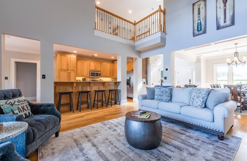Valley Maison | Gorgeous 6BR Lake Home w/Pool, Hot Tub & Boathouse