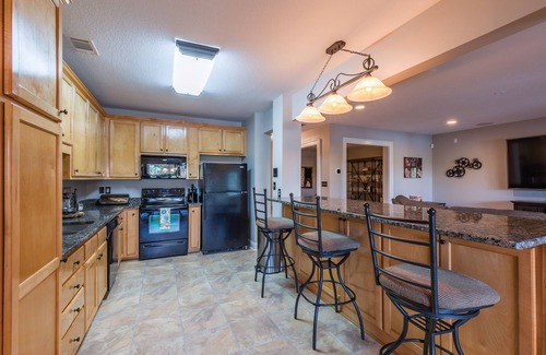 Valley Maison | Gorgeous 6BR Lake Home w/Pool, Hot Tub & Boathouse