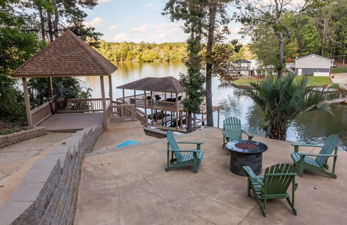 Valley Maison | Gorgeous 6BR Lake Home w/Pool, Hot Tub & Boathouse