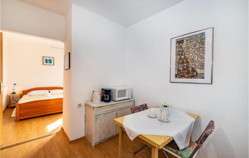 Rovanjska Appartement | Gorgeous Apartment In Rovanjska With Kitchen
