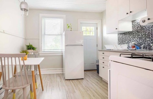 Downtown Wilmington Appartement | Gorgeous APT w King Bed/full kitchen/prvt laundry